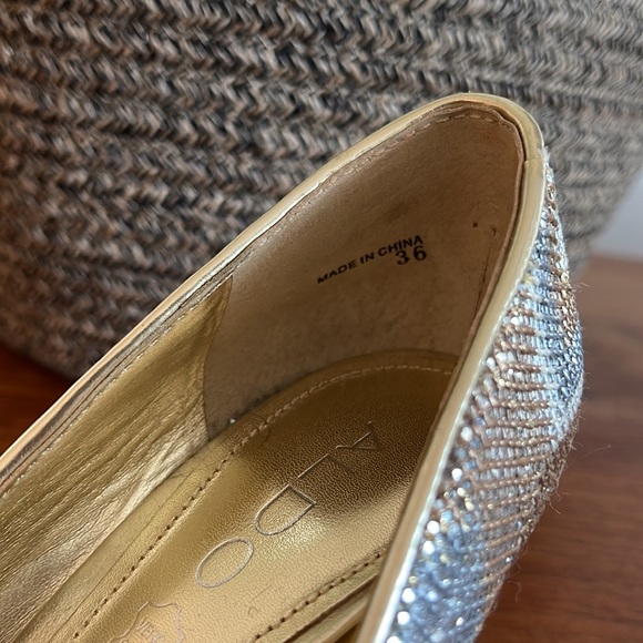 STUNNING Aldo NWOT gold and silver sparkly high heels size 6 - Picture 8 of 9